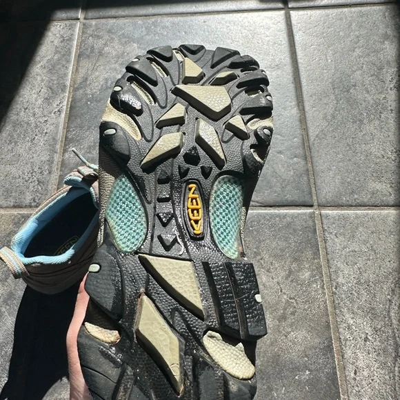 Keen hiking shoes - Picture 3 of 7